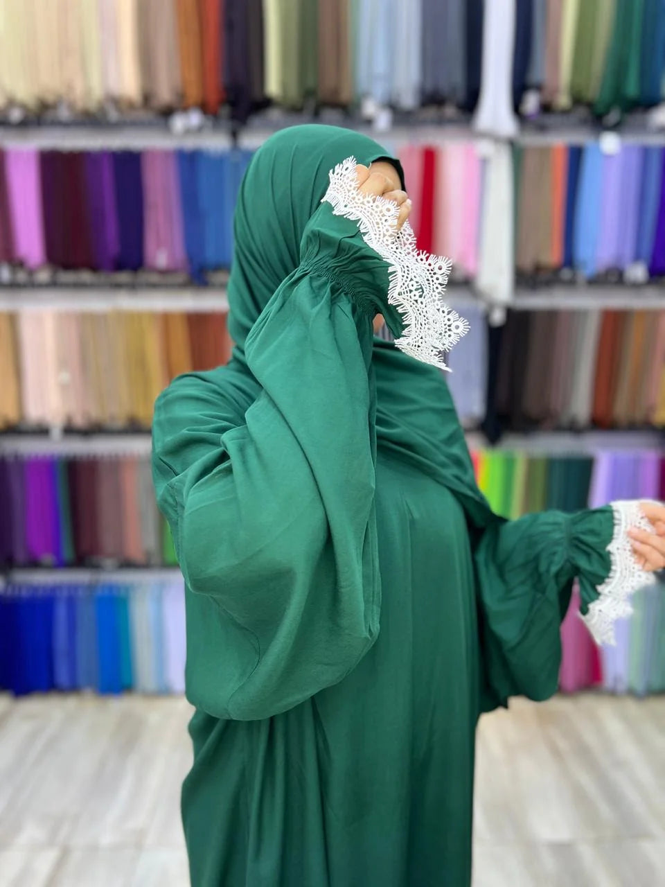 إسدال الصلاة الفسكوز (ملمس الحرير الناعم بطرحة مدمجة) - إسدال صلاة فسكوز - أخضر ملكي 3